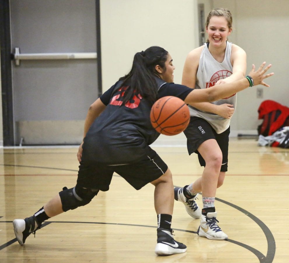 Hart's Annie Christofferson makes a pass around a teammate during practice on Tuesday. Katharine Lotze/Signal