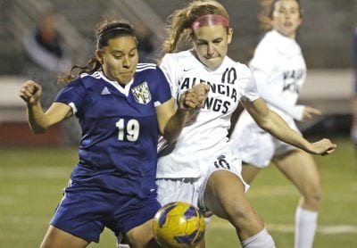 Wildcats girls soccer defeats Valencia, ties for first in league