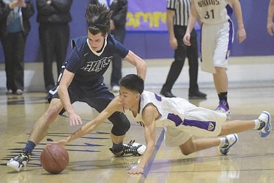 Valencia boys hoops edges West Ranch