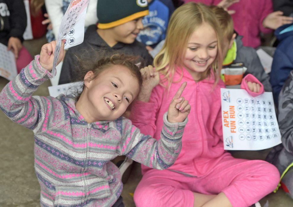 Peachland Elementary students run for funds