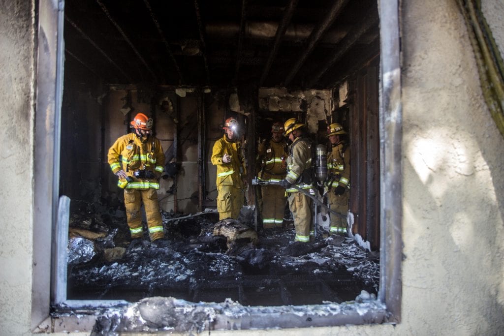 UPDATE Fire destroys house, burns quarteracre in Agua Dulce