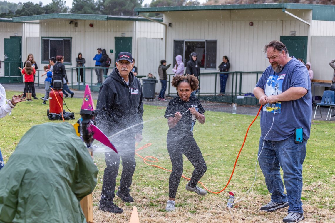 Santa Clarita Elementary launches rockets in the rain