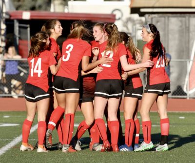 Hart girls soccer beats Saugus, secures undefeated league title