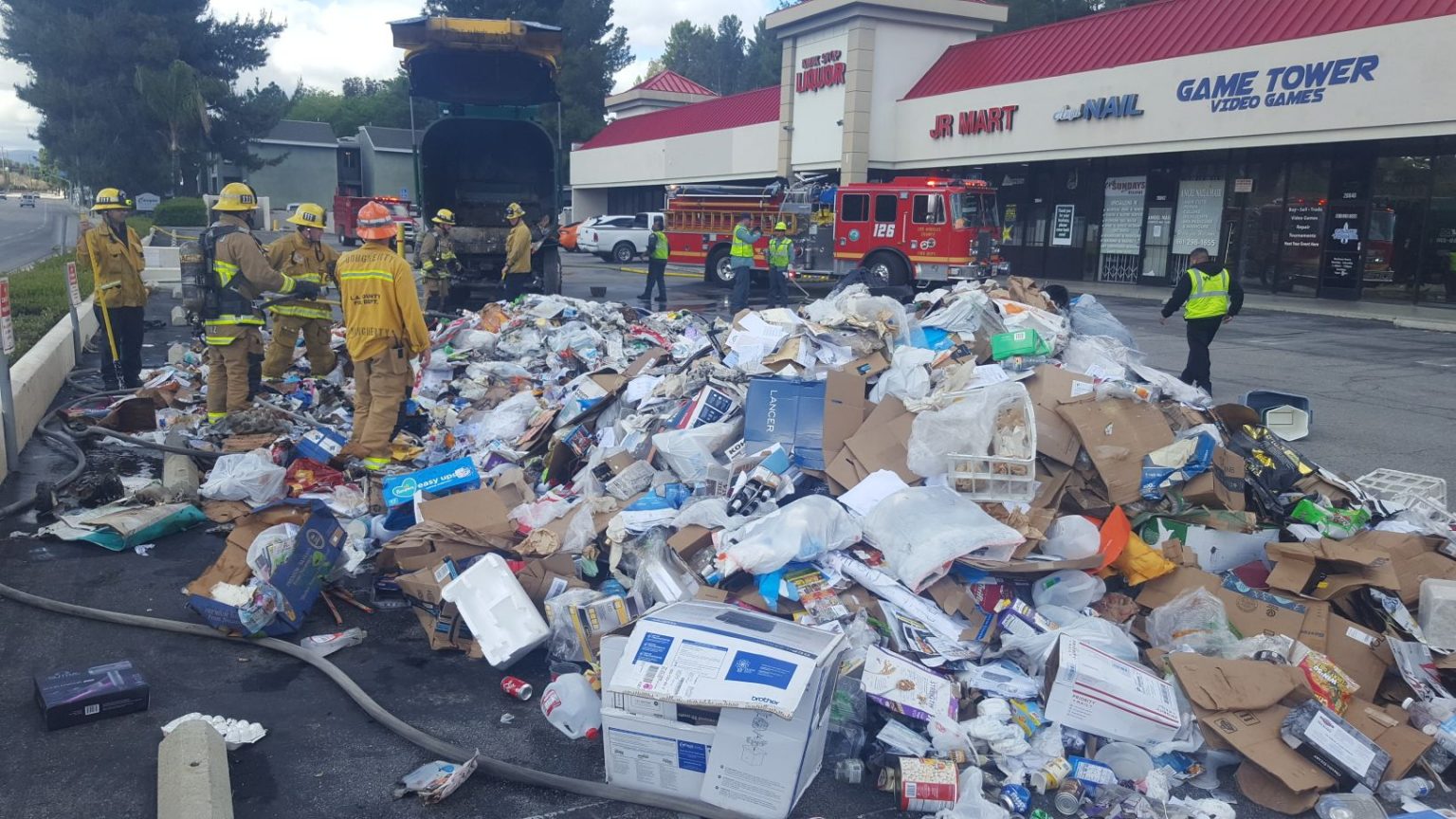 Garbage truck back end opens up in Saugus, covers parking lot in trash