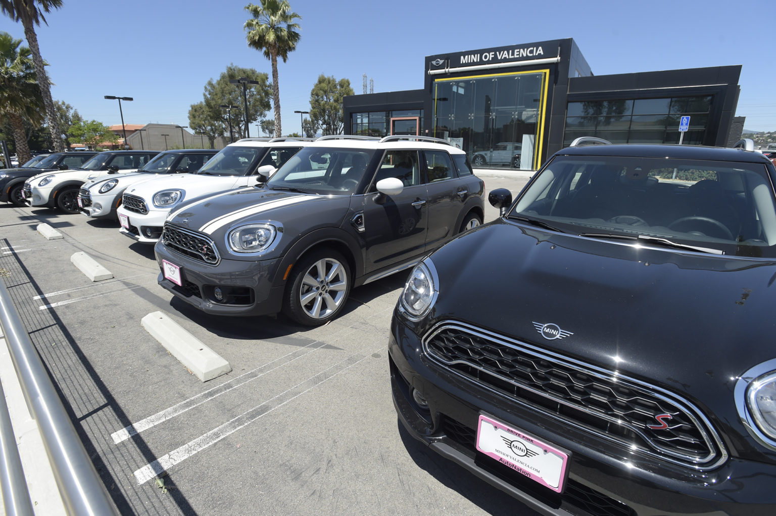 Mini of Valencia closed doors