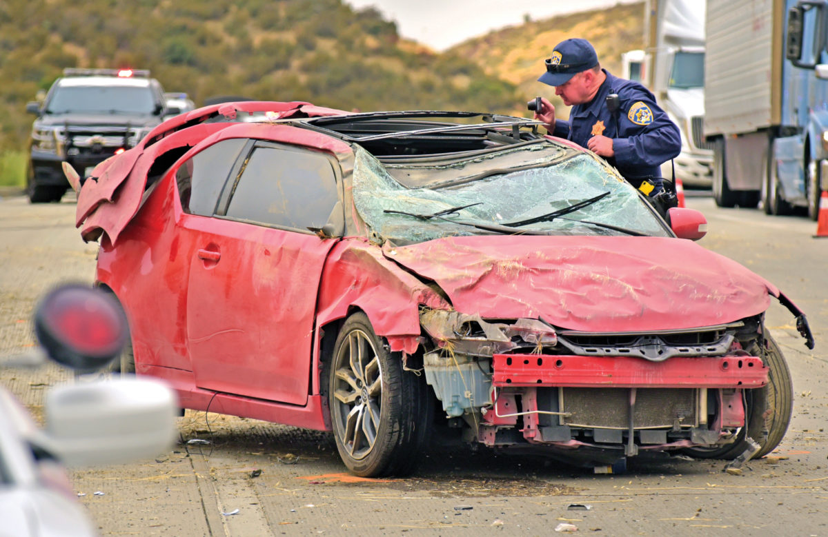 Solocar crash shuts down NB Interstate 5