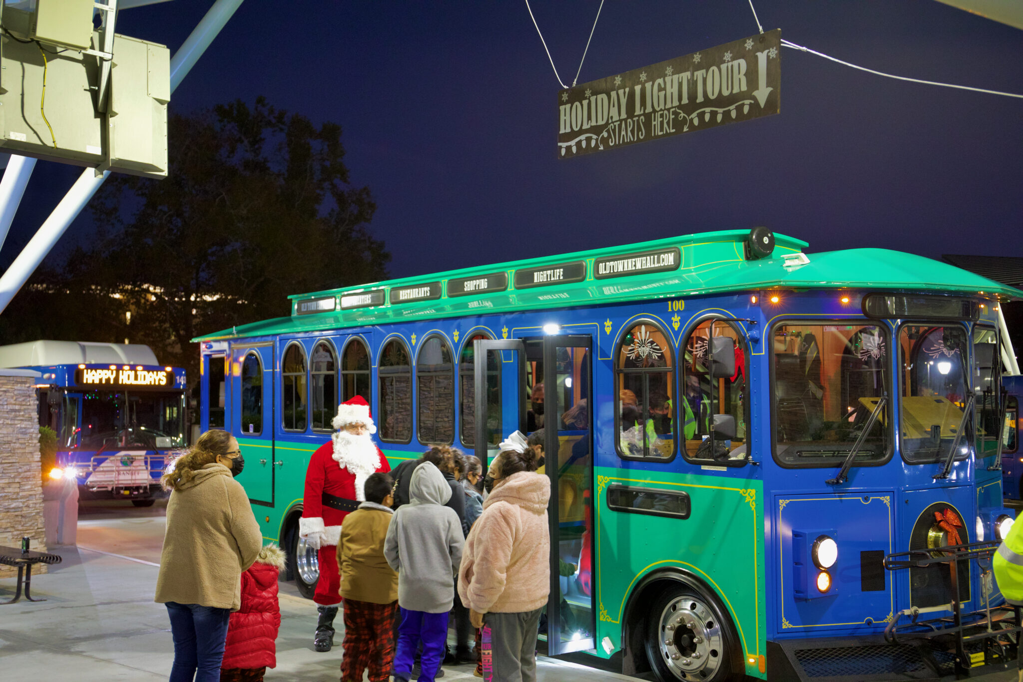 Santa Clarita Transit’s Holiday Light Tour receives 2022 AdWheel award from the APTA