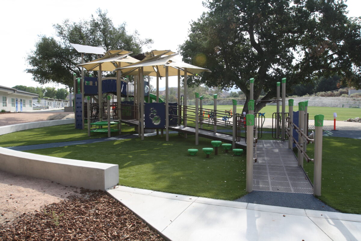 Sulphur Springs Elementary cuts ribbon for new playground, classrooms