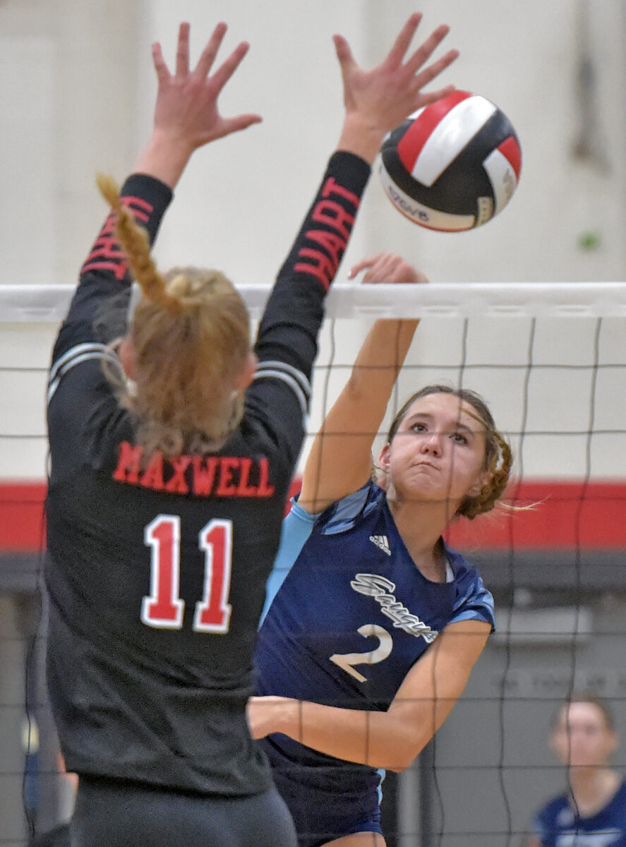 Hart volleyball stuns Saugus, 31