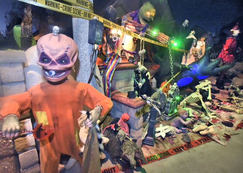 Halloween decorations in front yard on Rio Bosque Drive  in Santa Clarita , 102722.  