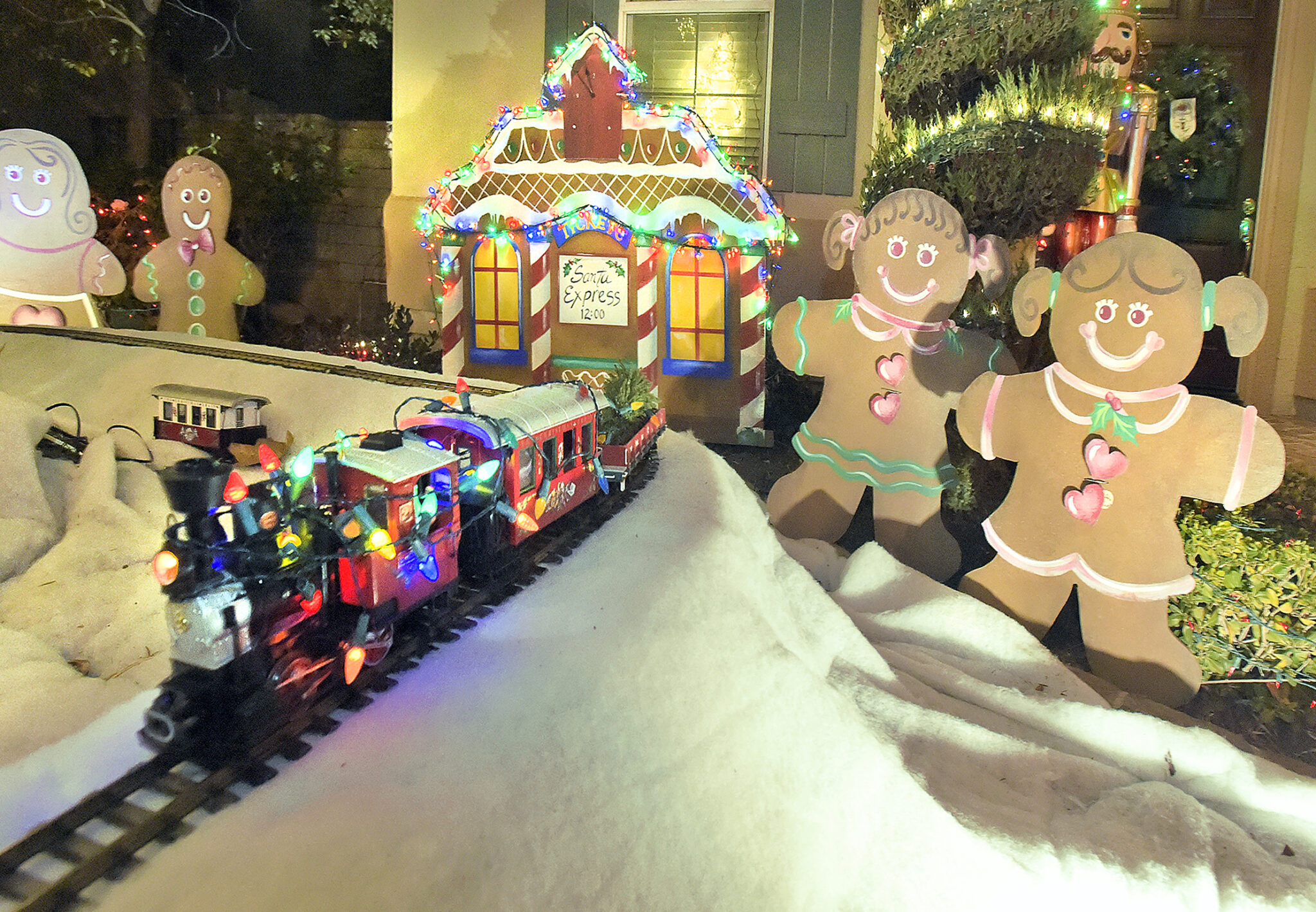 SCV Holiday Lights Tours, extravaganzas and superhomes