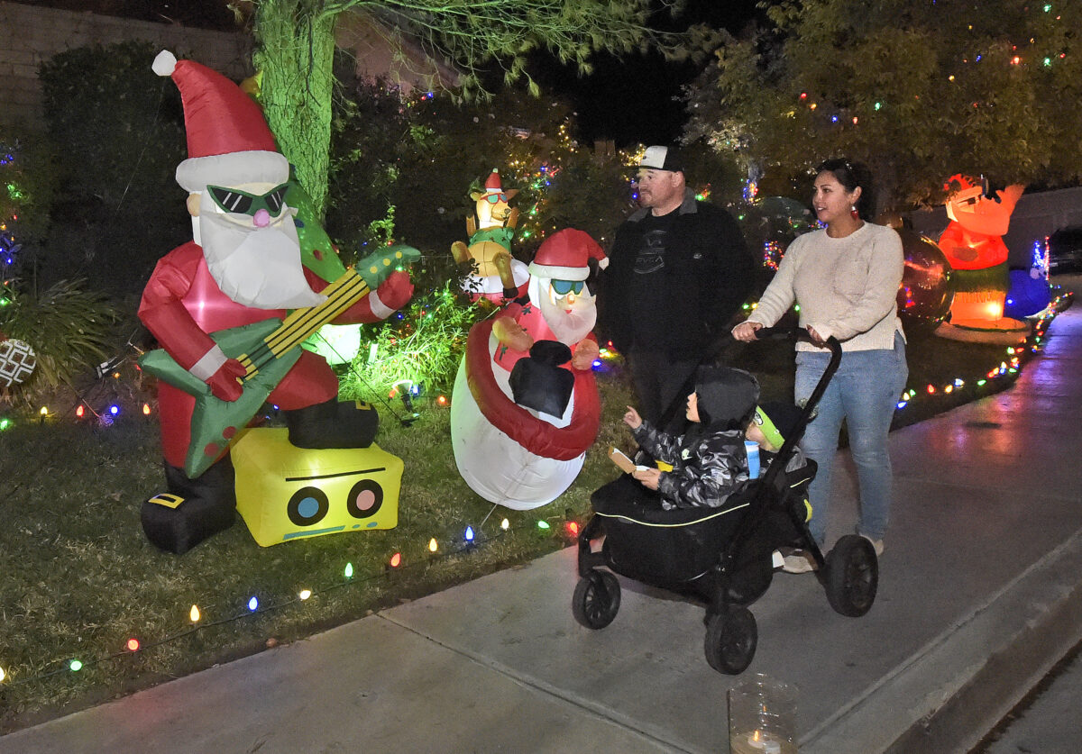 SCV Holiday Lights Tours, extravaganzas and superhomes
