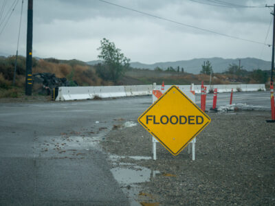 A flooded sign is out in place in Canyon Country to alert drivers due to heavy rains on Thursday morning. Katherine Quezada/The Signal