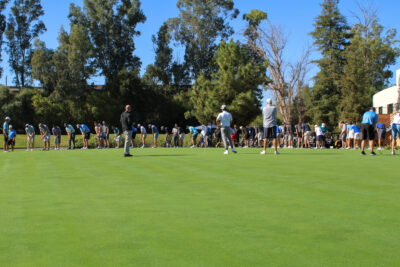 Golfers line up to do a mega putt at the Santa Clarita Valley Chamber of Commerce 40th annual golf tournament Monday morning at the Valencia Country Club. 093024 Maya Morales/The Signal