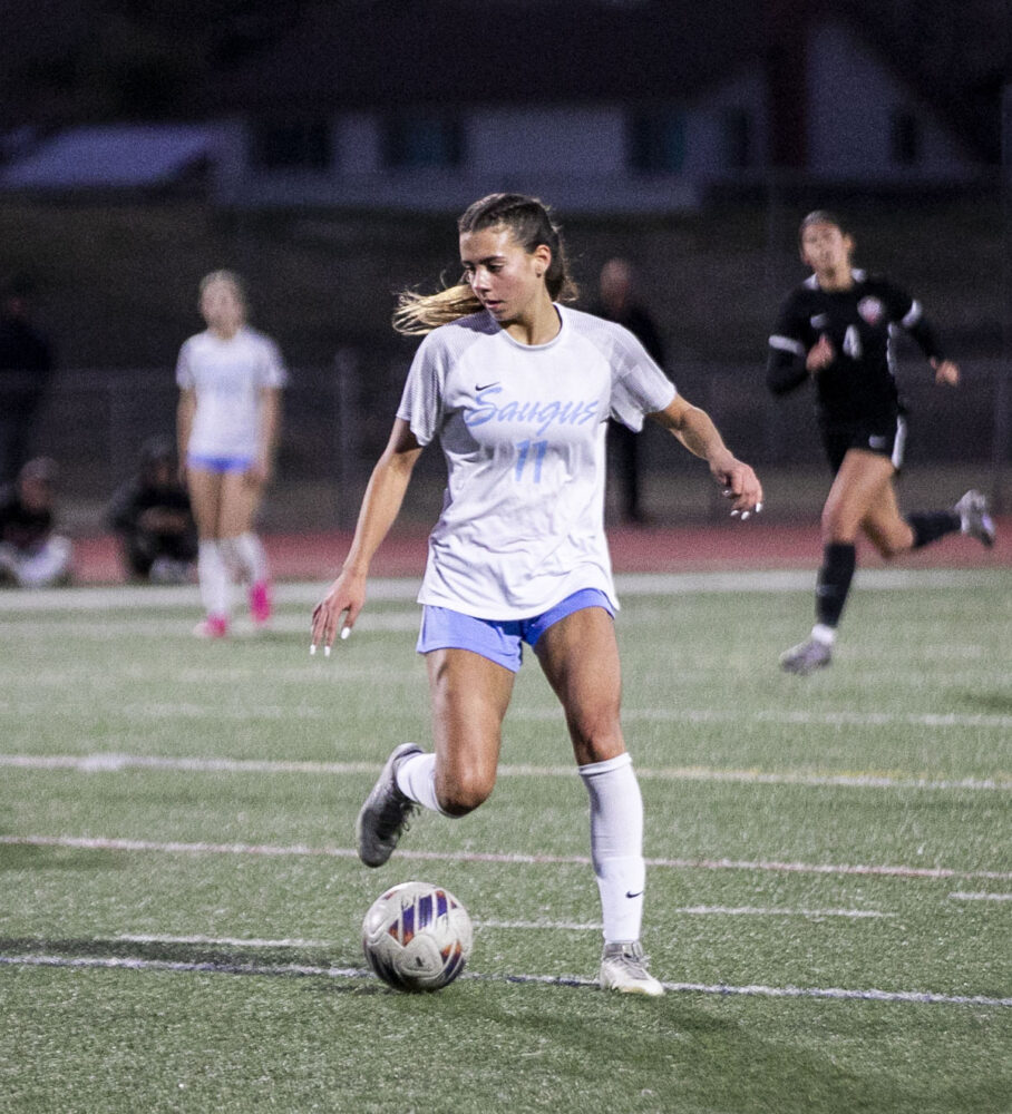 Saugus junior Makea Leonard (11) dribbles the ball during the first half of Tuesday's game against Hart at Hart High School on Jan. 28, 2025. Habeba Mostafa/ The Signal