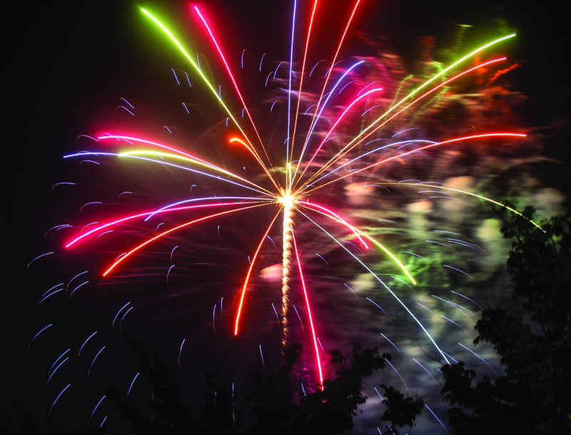 Fireworks were on display during the Santa Clarita Fourth of July Fireworks Show at Valencia Town Center on Friday, July 4, 2025. Habeba Mostafa/ The Signal