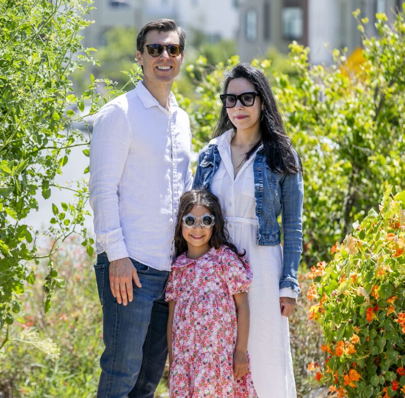 Nayelli Gonzalez and husband, Peter O’Brien, with their daughter Vivienne, 6. PHOTO BY Habeba Mostafa / The Signal