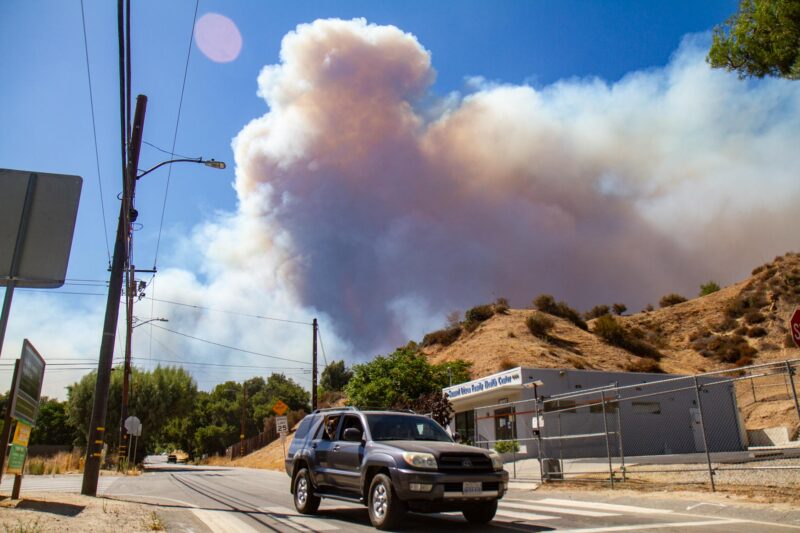 Val Verde residents begin to evacute following a growing brush fire that broke out in Piru on Aug. 7, 2025. Katherine Quezada/The Signal