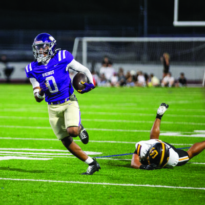 Valencia wide receiver Elias Holloway (0) scores the first touchdown of the game against Simi Valley during the first quarter of Friday’s game at Valencia High School on Aug. 22, 2025. Habeba Mostafa/ The Signal