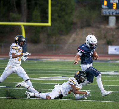 Trinity running back Aiden Visconti (3) runs with the ball against San Fernando defense during the first quarter of Saturday’s game at College of the Canyons on Aug. 23, 2025. Habeba Mostafa/ The Signal