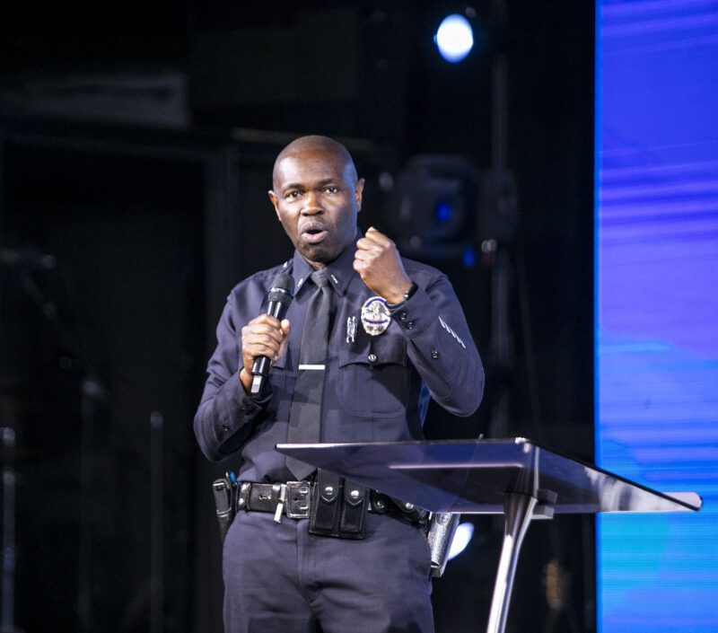 Lt. II Robin Richards from the Los Angeles Regional Internet Crimes Against Children Task Force speaks to the crowd during the ZOE International Human Trafficking Forum at Elevate Church on Wednesday, Aug. 20, 2025. Habeba Mostafa/ The Signal