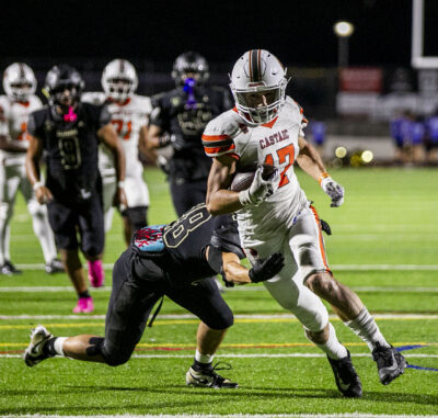 Castaic tight end Logan Siebrand-Wissinger (17) runs with the ball against Calabasas during the second quarter of Thursday's game at Valencia High School on Aug. 28, 2025. Habeba Mostafa/ The Signal