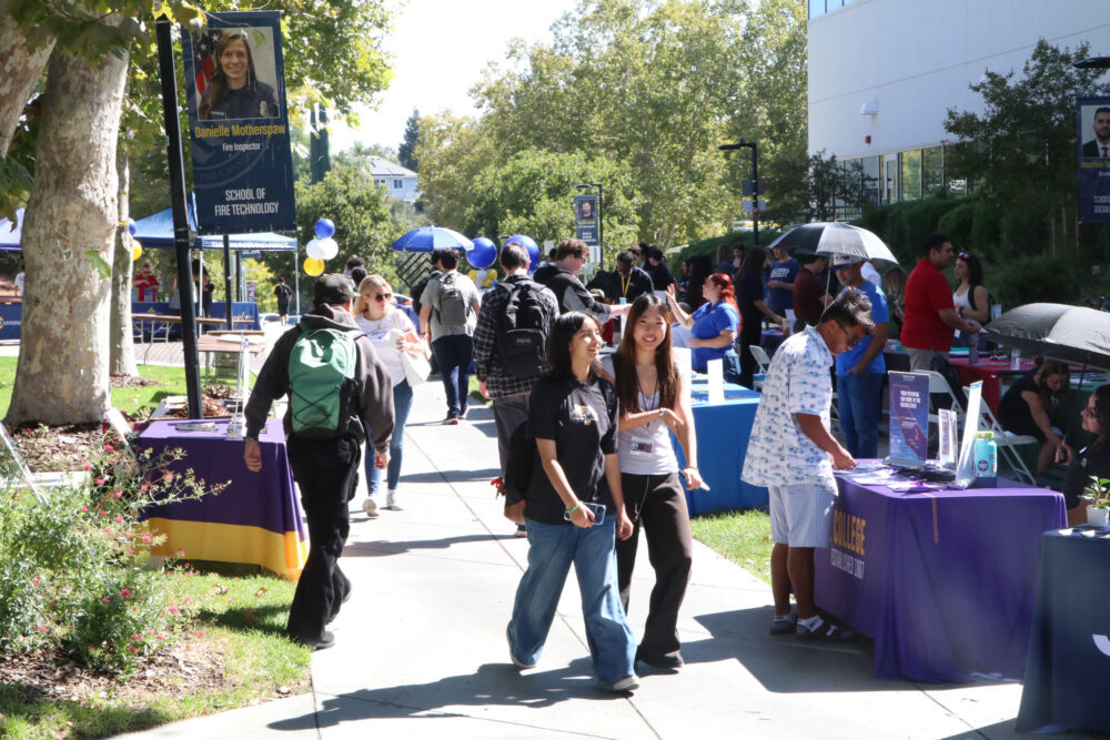 More than 260 students attended the recent Transfer Day at College of the Canyons. Representatives from more than 50 colleges and universities met with students, answered questions, and provided transfer admission information. Photo by Stephanie Corral/COC Public Information Office.  