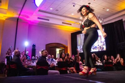 Model Gris Barron struts the runway at the annual Bras for a Cause fundraiser hosted by Soroptimist International of Valencia on Sett. 27, 2025 at the Hyatt Regency Valencia. Katherine Quezada/The Signal