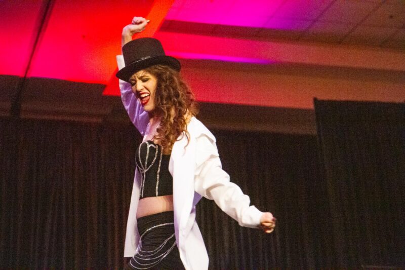 Model Jordan Hoyle dances on the runway for the annual Bras for a Cause fundraiser hosted by Soroptimist International of Valencia on Sett. 27, 2025 at the Hyatt Regency Valencia. Katherine Quezada/The Signal