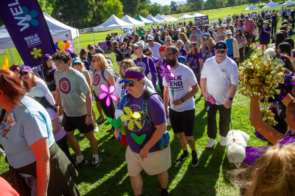 Hundreds participate in the annual Walk to End Alzheimer’s at Bridgeport Park on Oct. 4, 2025. Katherine Quezada/The Signal