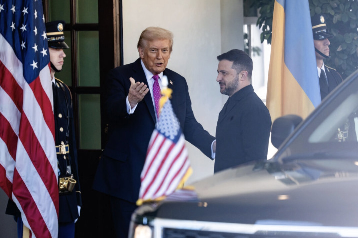 U.S. President Donald Trump greets Ukrainian President Volodymyr Zelenskyy to the White House in Washington on Oct. 17, 2025. Photo by Madalina Kilroy.