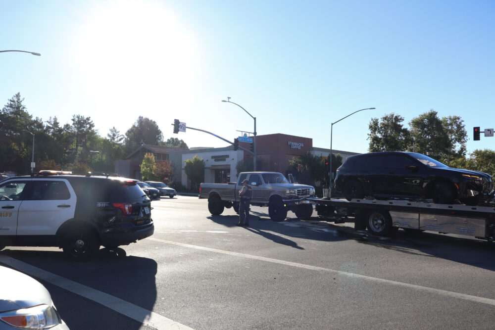 Santa Clarita Velley Sheriff's Station respond to two-vehicle traffic collision at the intersection of Seco Canyon Road and Copper Hill Drive, Thursday, Oct. 30, 2025. Kamryn Martell/The Signal