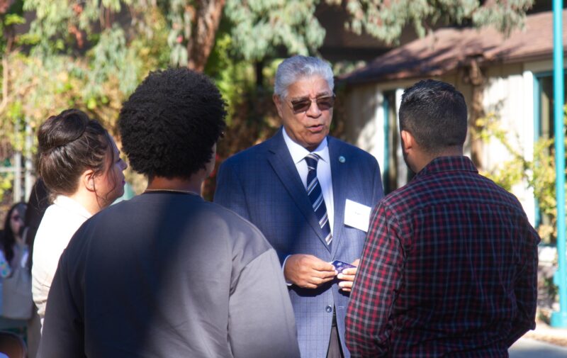 City Mayor Bill Miranda speaks with guests at the annual Mayor’s Breakfast at Hart Hall on Thursday Oct. 23, 2025. Katherine Quezada/The Signal