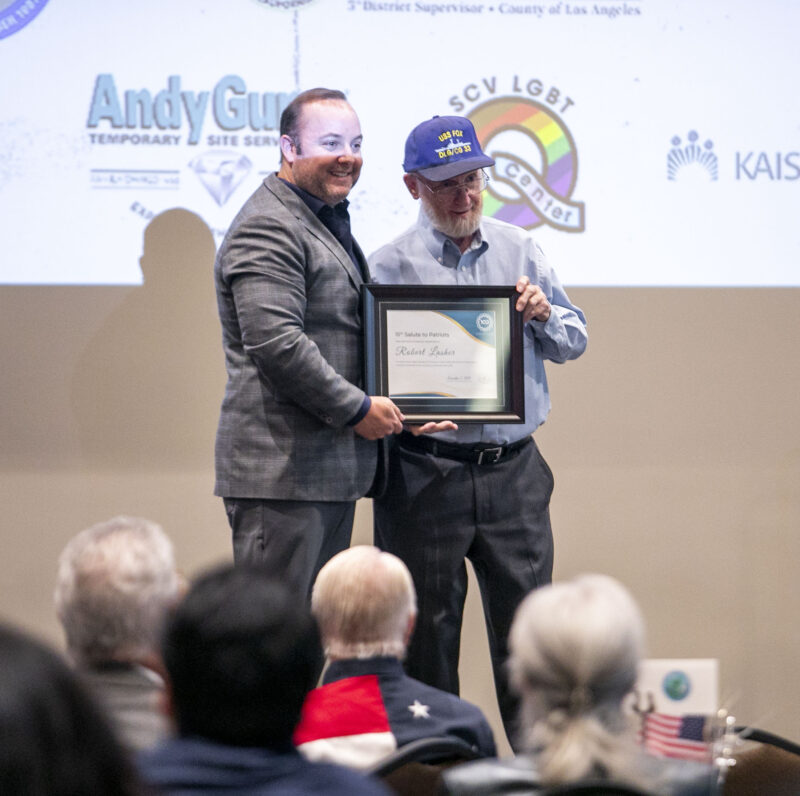 John Musella honors Robert Lasher during the SCV Chamber of Commerce's 15th annual "Salute to Patriots" event at Bella Vida on Wednesday, Nov. 5, 2025. Habeba Mostafa/ The Signal