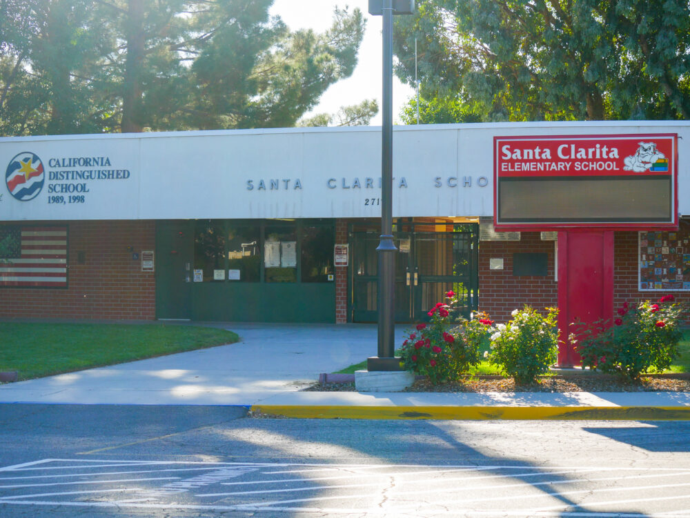 Main entrance of Santa Clarita Elementary School on Seco Canyon Road. Katherine Quezada/ The Signal