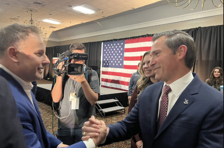 Congressman-elect Matt Van Epps (R-Tenn.) shook hands with supporters at his victory party in Nashville, Tenn., on Dec. 2, 2025. Photo by Jacki Thrapp.