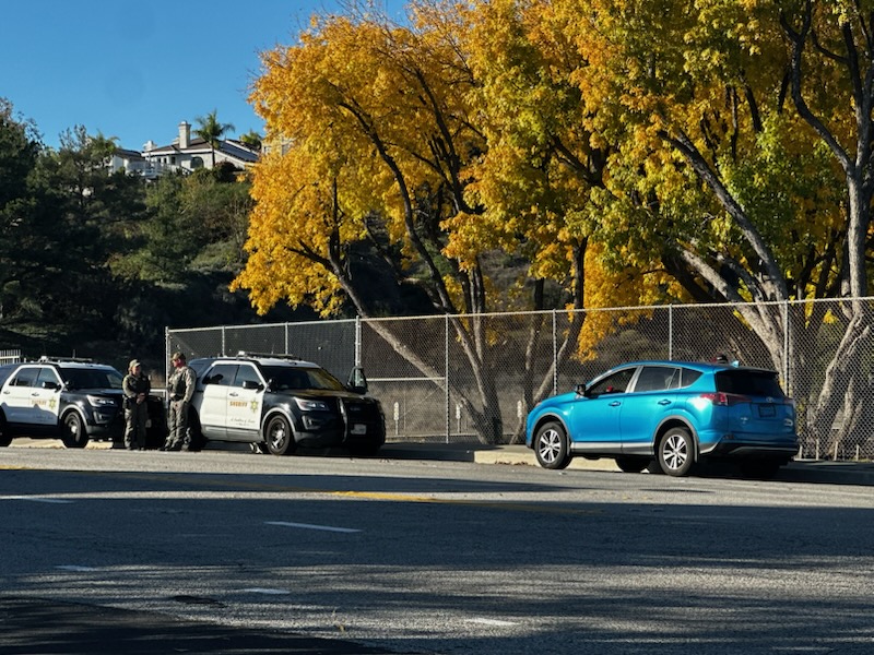 Santa Clarita Valley Sheriff's Station deputies conduct a felony stop on Decoro Drive and Seco Canyon Road, Wednesday, Dec. 3, 2025. Katherine Quezada/The Signal