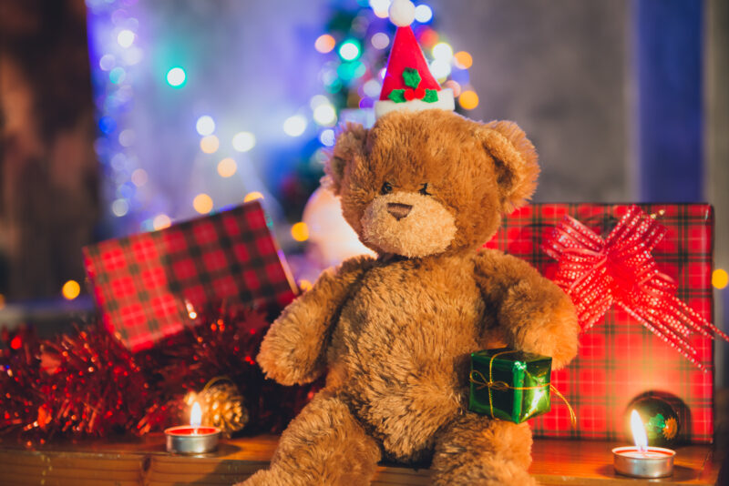 With campaigns that range from foster-youth gift drives to Henry Mayo Newhall Hospital Foundation’s Gift of Life campaign, local groups are offering residents simple, meaningful ways to transform holiday generosity into real support for neighbors in need. ©ADOBESTOCK