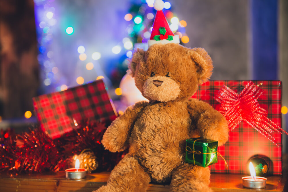 With campaigns that range from foster-youth gift drives to Henry Mayo Newhall Hospital Foundation’s Gift of Life campaign, local groups are offering residents simple, meaningful ways to transform holiday generosity into real support for neighbors in need. ©ADOBESTOCK