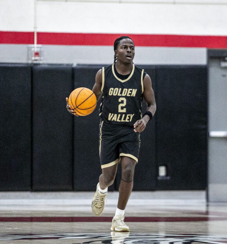 Golden Valley boys' basketball edges Hart for league win