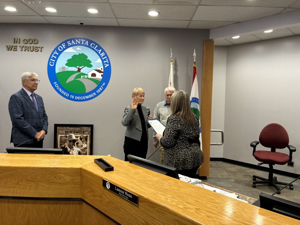 Outgoing Santa Clarita Mayor Bill Miranda (left) watches as incoming Mayor Laurene Weste is sworn in at City Hall on Dec. 9. Perry Smith/The Signal