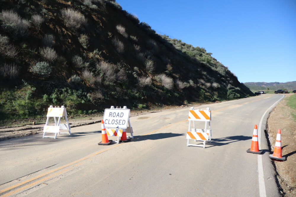 Road closures at Ridge Route Road turn away people during investigations, Sunday, Dec. 28, 2025. Kamryn Martell/The Signal