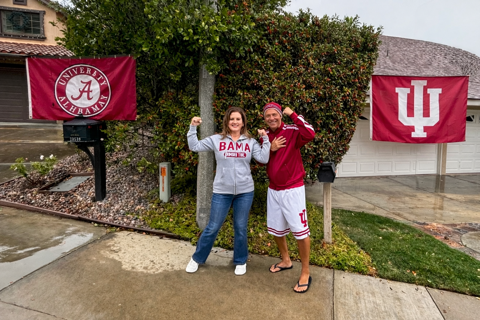 Carol Ballou (L) and Kim Puckett (R) show off their team colors before the Rose Bowl’s New Year's Day football game, Courtesy photo of Carol Ballou.