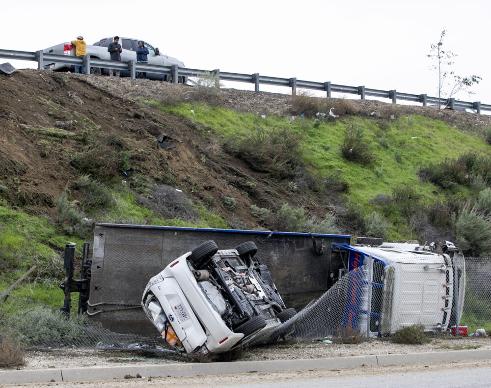 Read more about the article Two injured in SR-14 rollover crash 