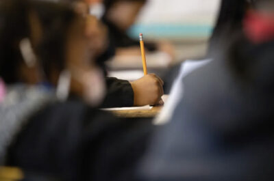 Students in a classroom in Sacramento on May 11, 2022. Photo by Miguel Gutierrez Jr., CalMatters