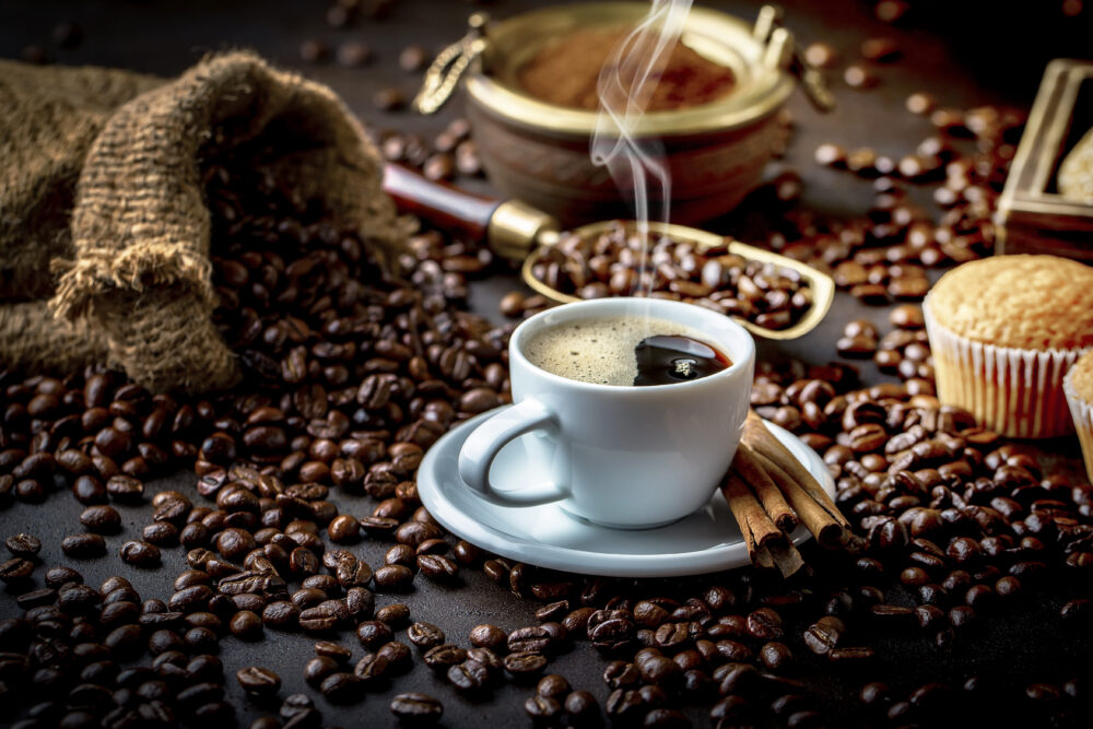 Coffee comes in two main species: Arabica and Robusta. Arabica beans delight our palates with their natural sweetness and fruity or floral aromas, while Robusta beans boast a bold bitterness with a distinctive rubbery aroma. ©ADOBESTOCK