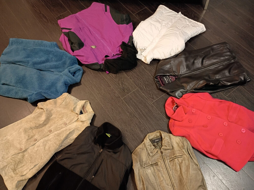 Read more about the article Mall collects 125 coats in ‘Share the Warmth’ drive  