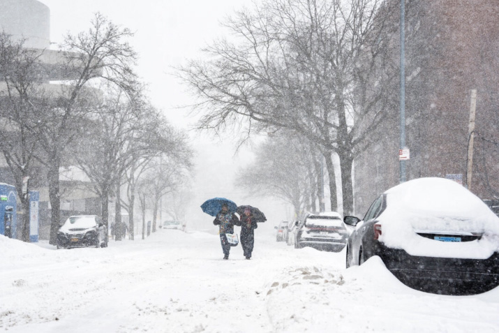 Two people walk down a street in New York City on Jan. 25, 2026. Photo by Samira Bouaou.