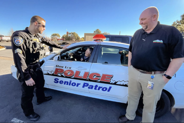 (L–R) Show Low Police Sgt. Justin Butler, Senior Patrol Sgt. Beverly Graham, and Senior Patrol head Cameron Peterson meet outside the Show Low Police Department in Show Low, Ariz., on Feb. 4, 2026. Photo by Allan Stein.