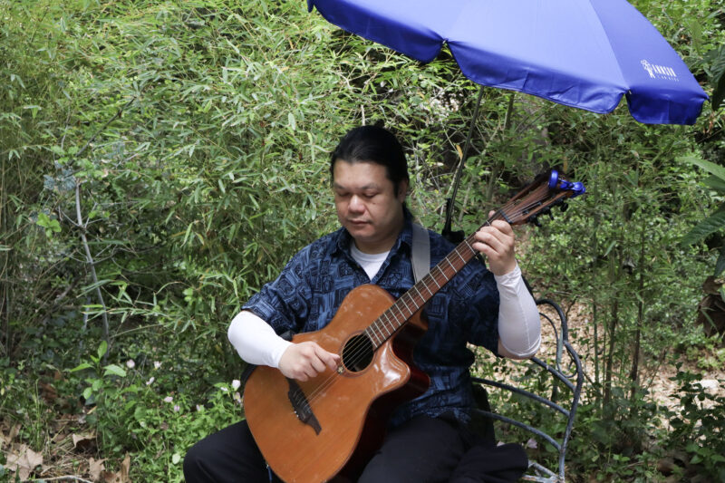 Manak Khamvongsa, a guitarist, plays music at the 12th annual Santa Clarita Artists Association's Spring Art Show at Le Chene French Cuisine in Santa Clarita, Calif., Sunday, April 26, 2026. Kamryn Martell/The Signal